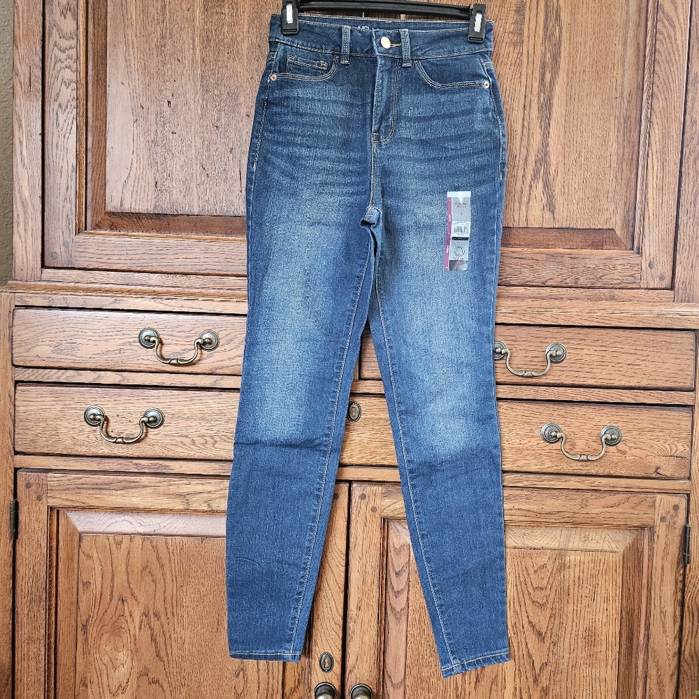 High Rise Skinny Jean in Dark Wash